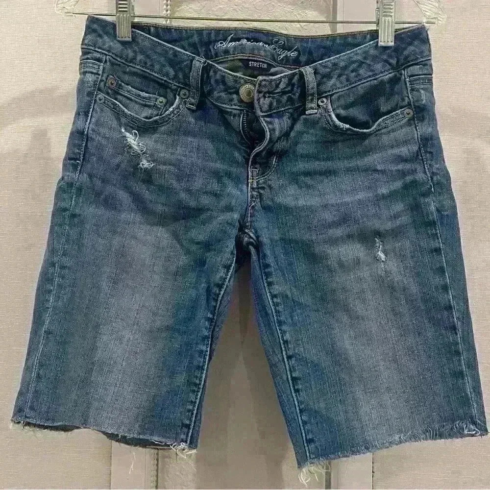 American eagle distressed shorts Womens Sz 4 | EUC